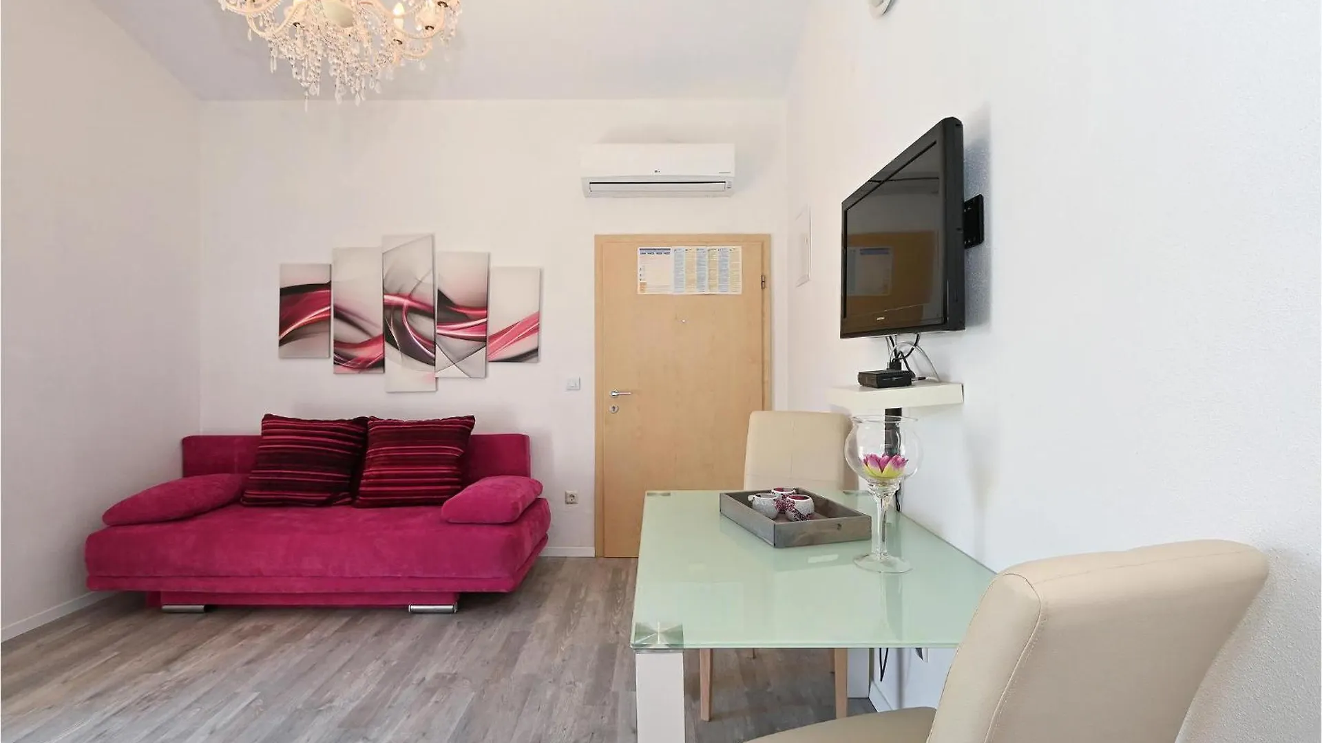 1 Bedroom Cozy Apartment In Okrug Gornji Trogir