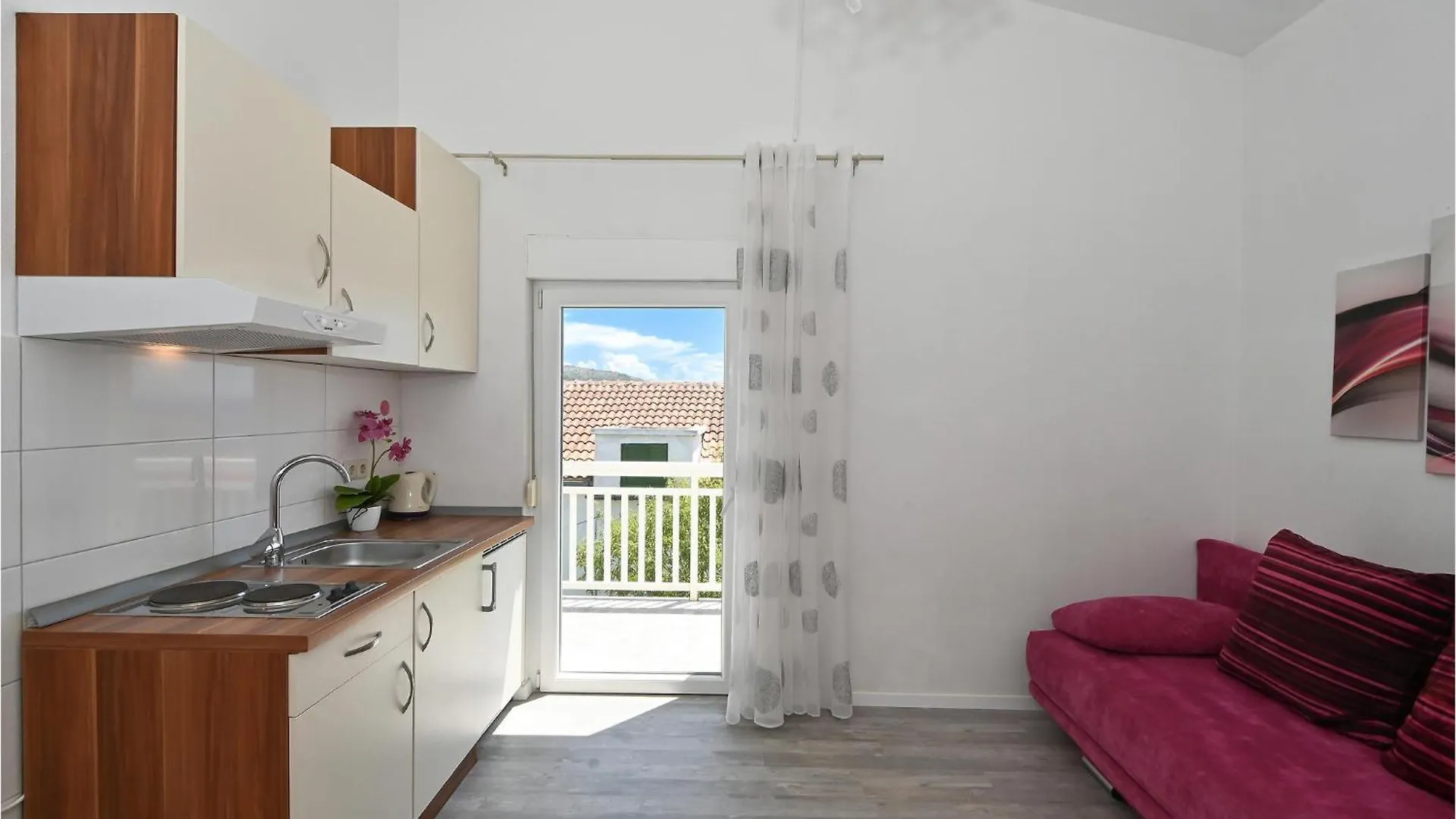 1 Bedroom Cozy Apartment In Okrug Gornji Trogir